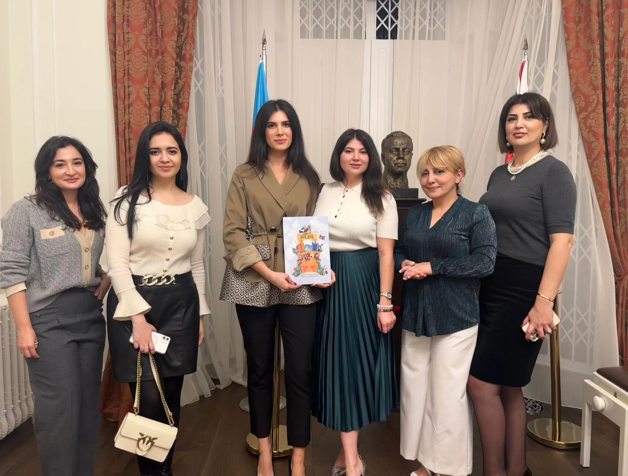 UK Azərbaycan Qadınlar Assosiasiyasının təsisçisi Ülviyyə Tağızadə: "Bəşəriyyətin gələcəyi incəsənət dilində danışmaq bacarığındadır" — 3