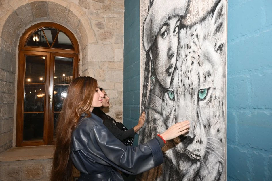 Leyla Əliyeva və Arzu Əliyeva Beynəlxalq Xalça Festivalını ziyarət ediblər — 1