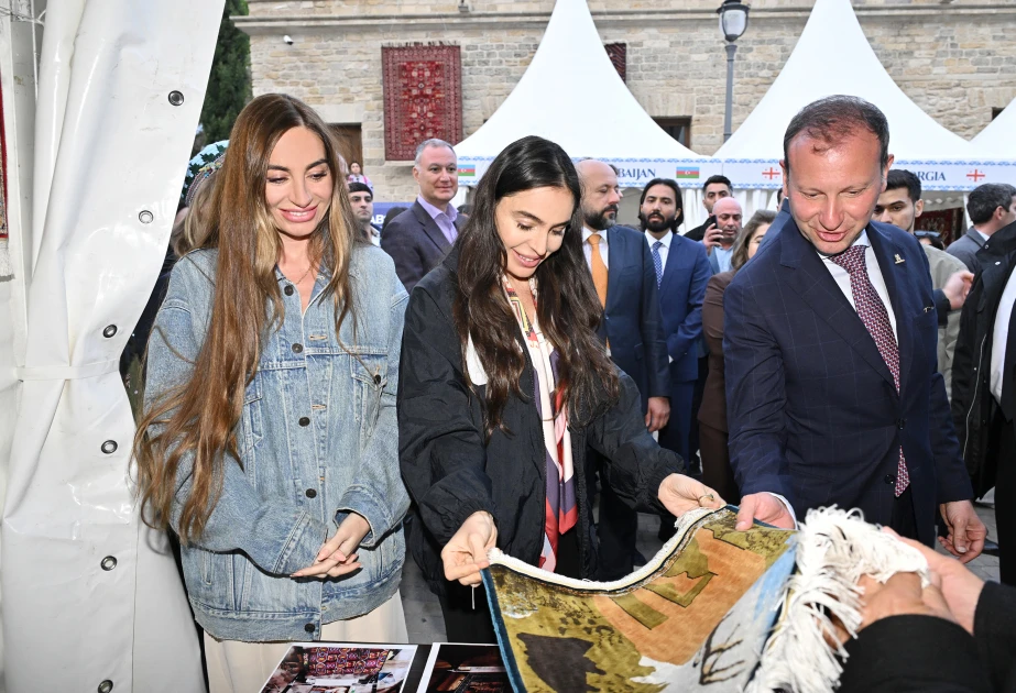 Leyla Əliyeva və Arzu Əliyeva Beynəlxalq Xalça Festivalını ziyarət ediblər — 2