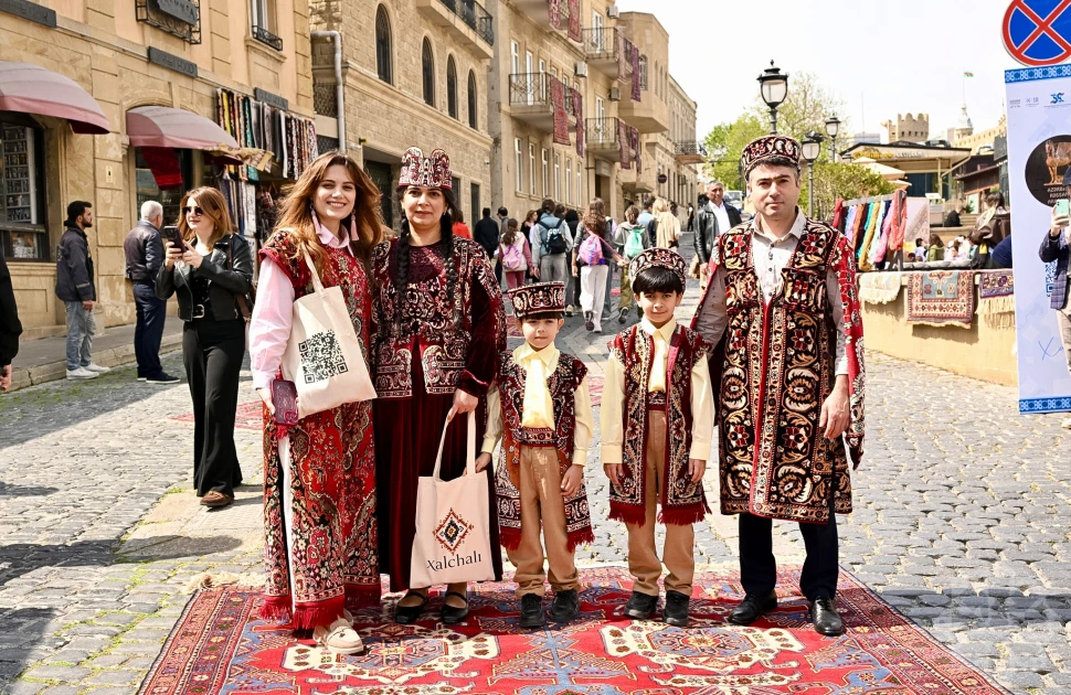 İçərişəhərdə sənət və ənənənin bayramı - Beynəlxalq Xalça Festivalı — 1