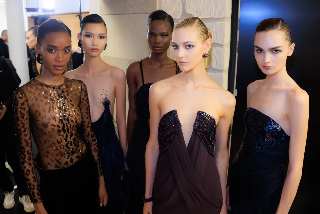 Schiaparelli! Dior! Armani Privé! 2026-cı ilin payız moda şoularının pərdəarxası görüntüsü — 12