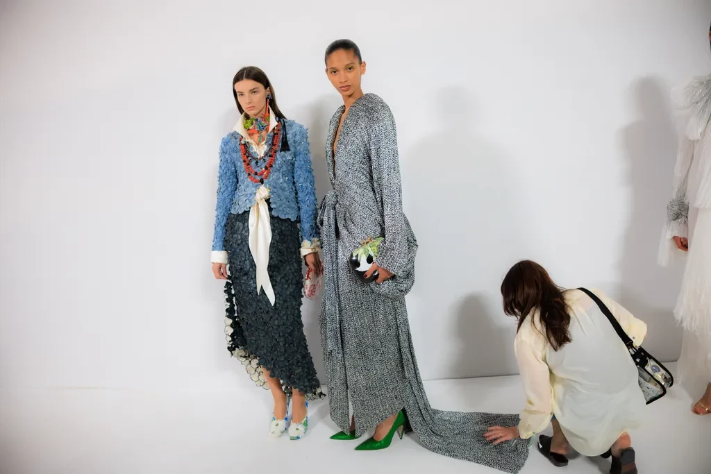 Schiaparelli! Dior! Armani Privé! 2026-cı ilin payız moda şoularının pərdəarxası görüntüsü — 14