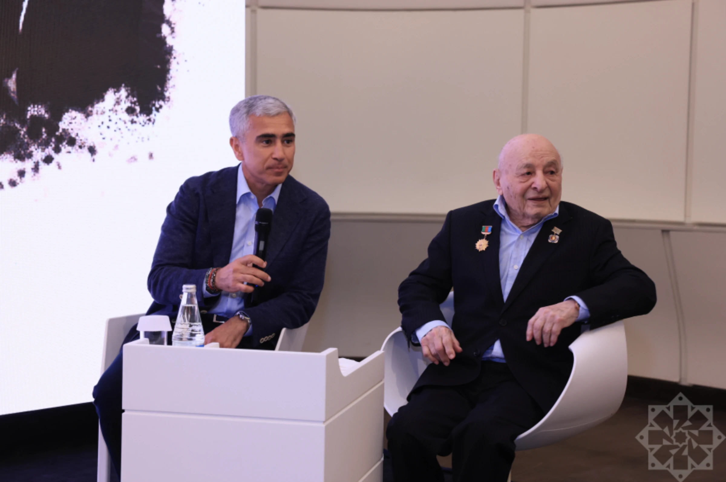 Heydər Əliyev Mərkəzində gənclərlə “Heydər Əliyev və Ömər Eldarov yaradıcılığı” mövzusunda görüş olub