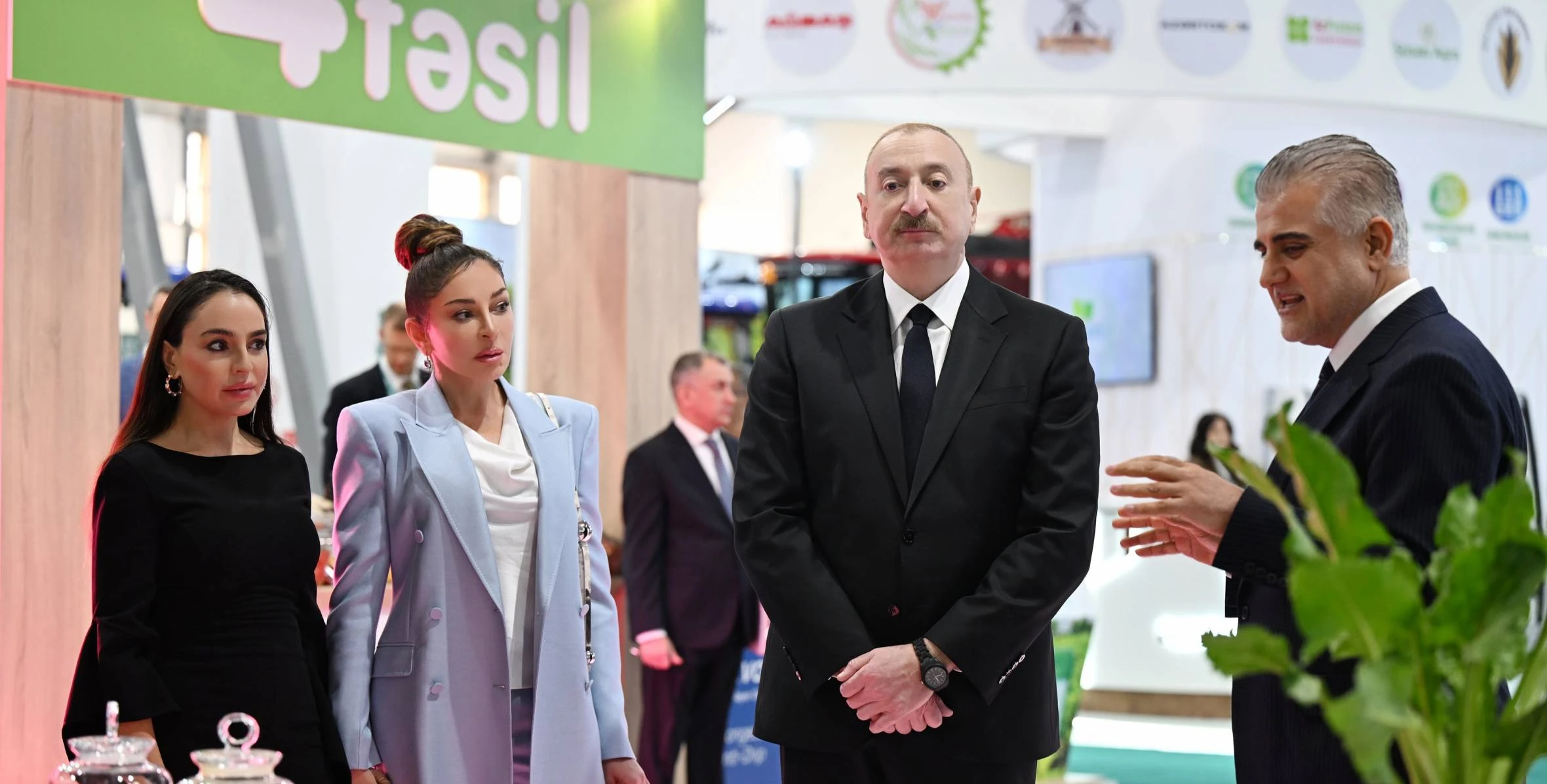 İlham Əliyev 19-cu “Caspian Agro Week” və 31-ci “InterFood Azerbaijan” sərgiləri ilə tanış olub