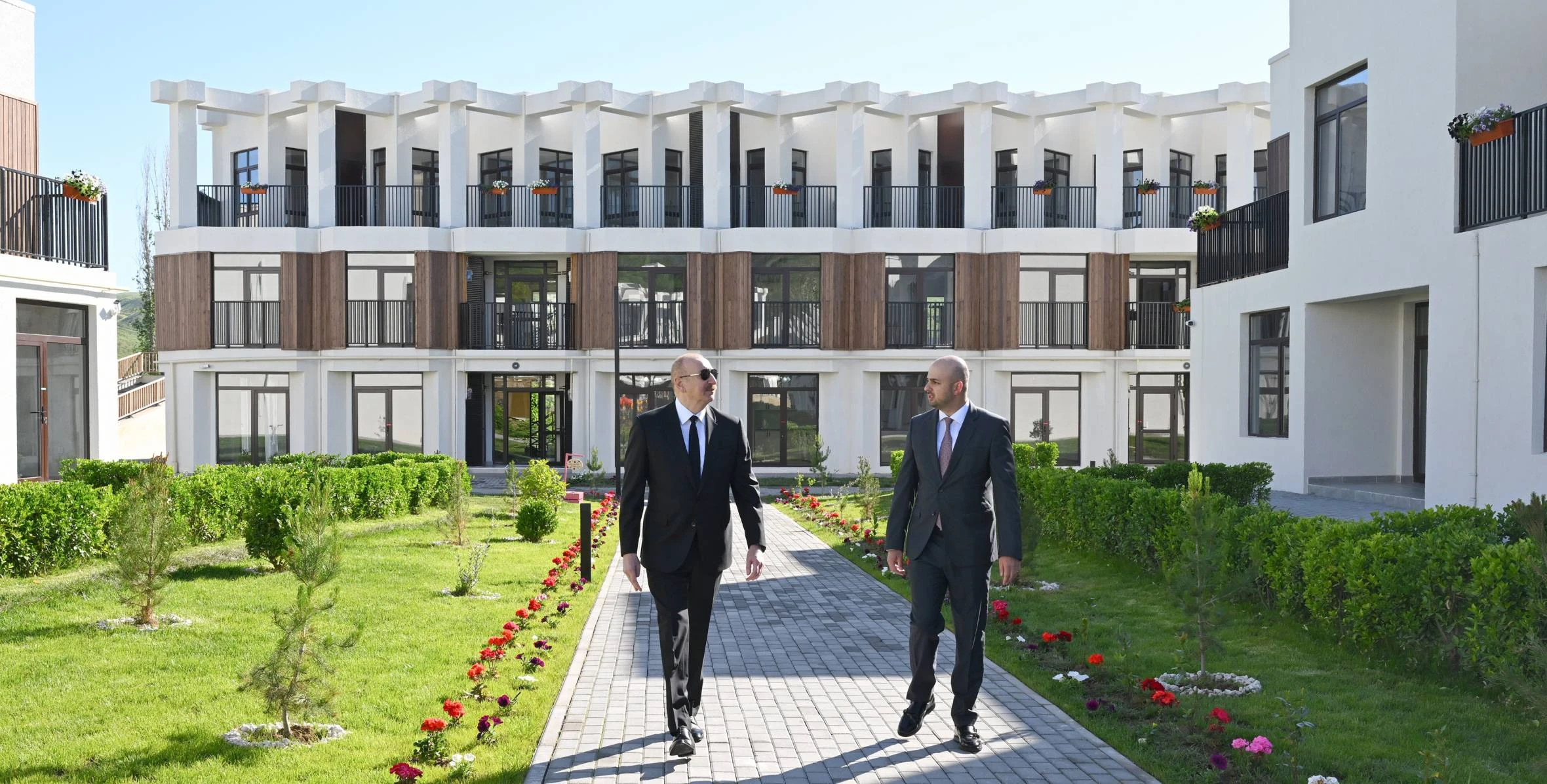 İlham Əliyev Zəngilan şəhərində inşa olunmuş 104 mənzilli ilk yaşayış kompleksinin açılışında iştirak edib