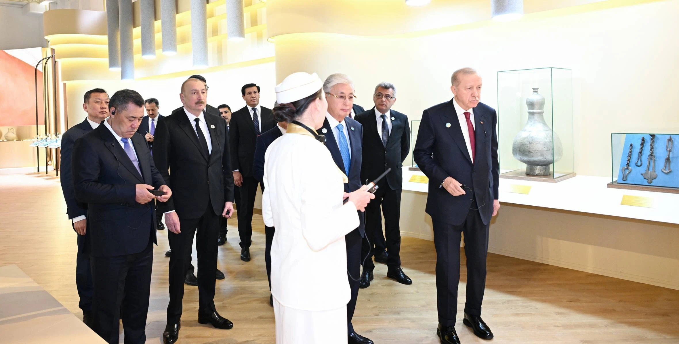 İlham Əliyev və TDT-nin qeyri-rəsmi Zirvə görüşünün digər iştirakçıları Türküstanda bir sıra mədəni məkanlarla tanış olublar