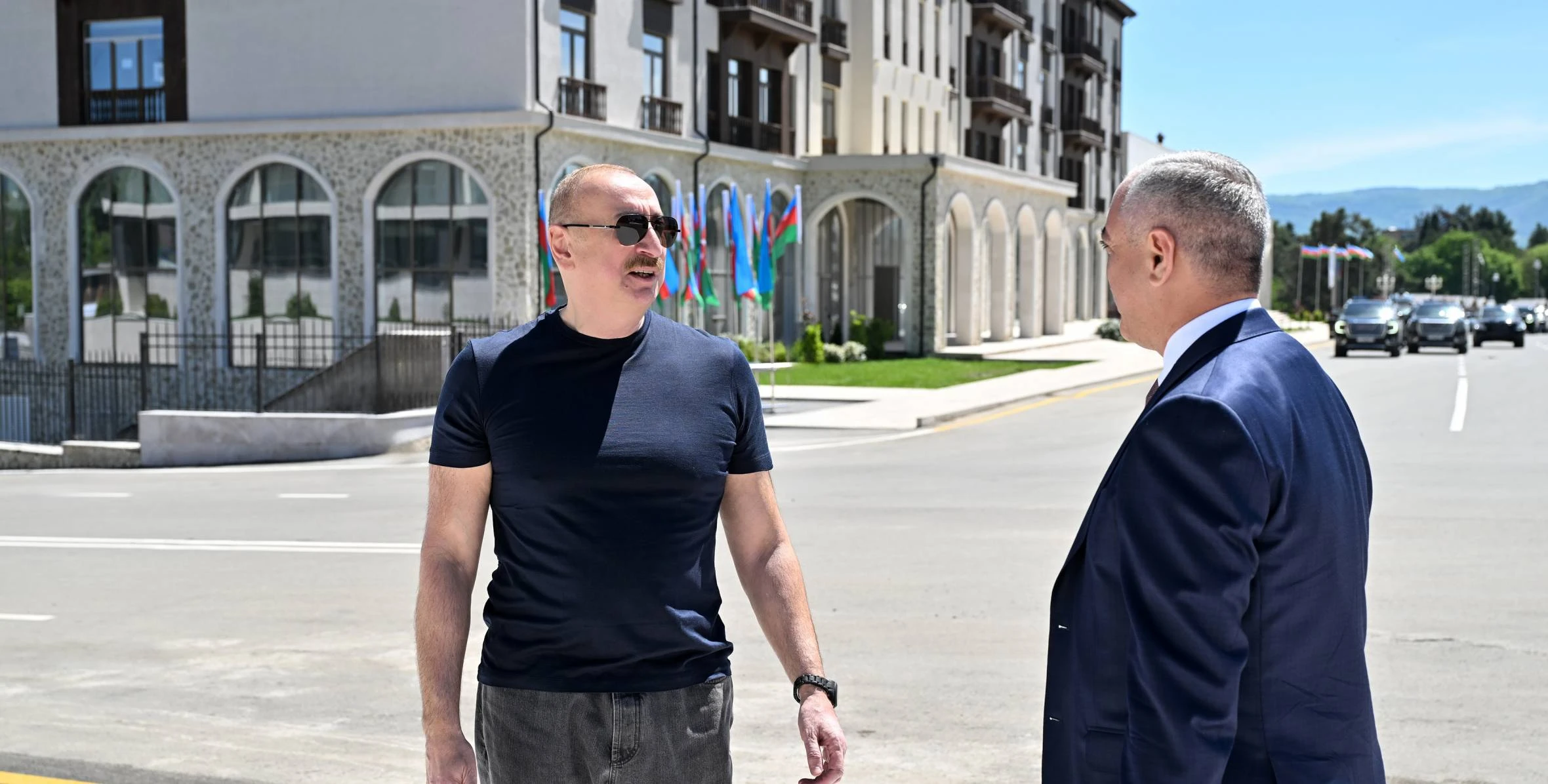 İlham Əliyev Xankəndidə əsaslı şəkildə yenidən qurulmuş Mədəniyyət Mərkəzinin açılışında iştirak edib
