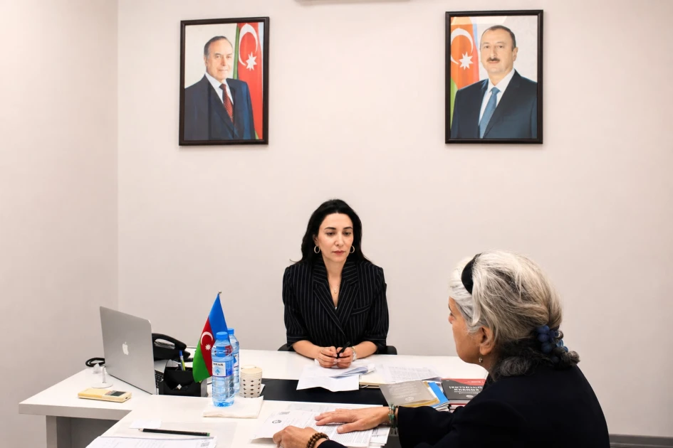 Ombudsman Səbinə Əliyeva vətəndaşların müraciətlərini dinləyib