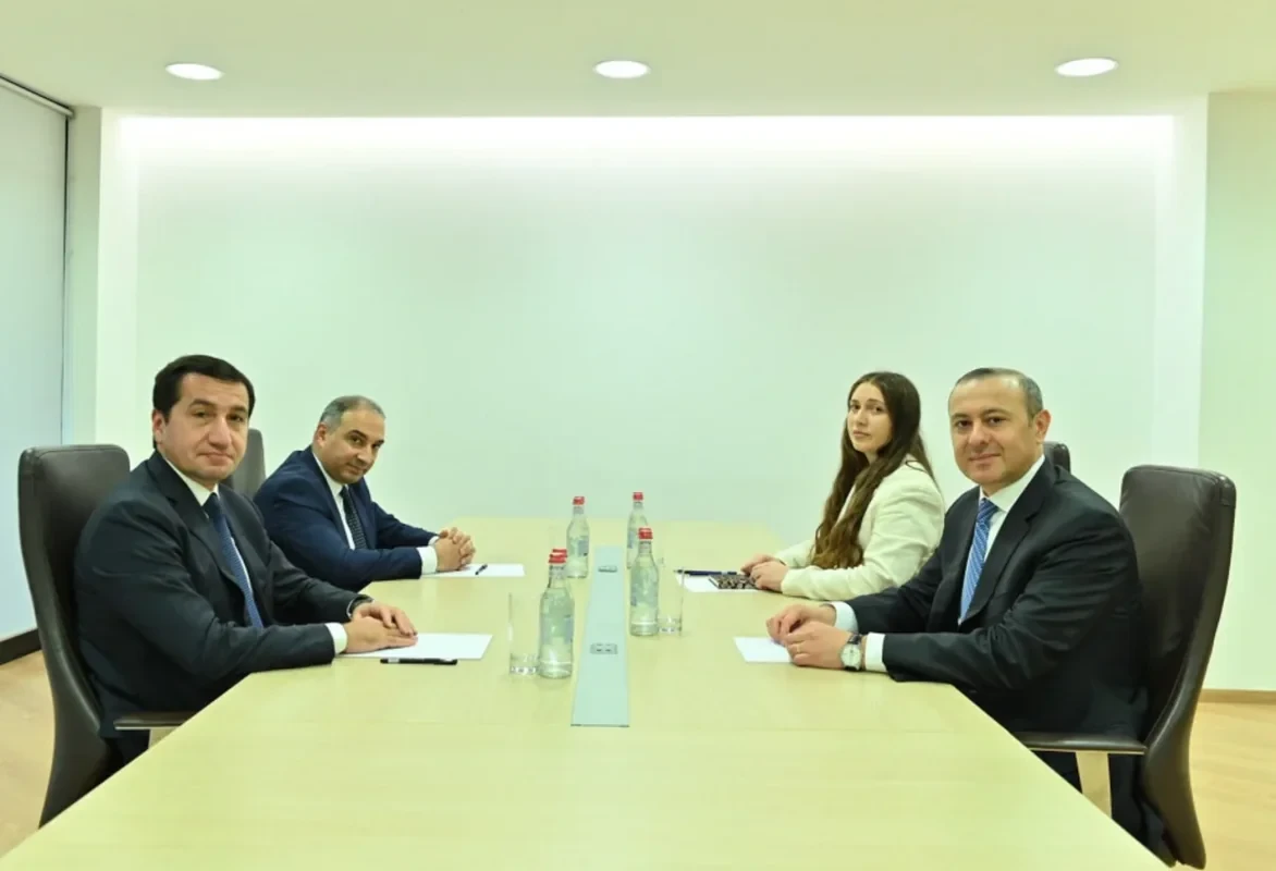 Hikmət Hacıyev ilə Armen Qriqoryan Ermənistanın Dilican şəhərində görüşüblər