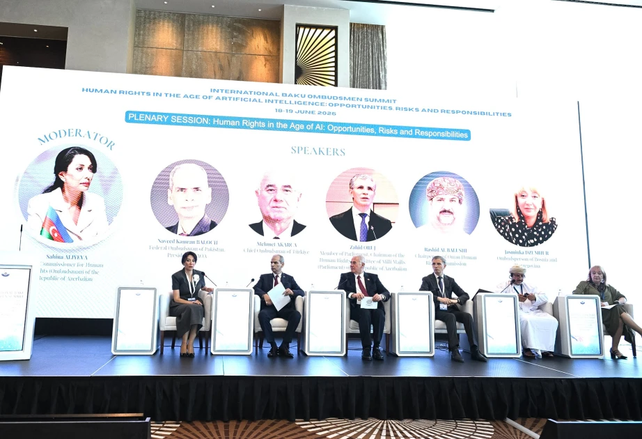 Plenar sessiyada süni intellekt və insan hüquqları üzrə qlobal çağırışlar səsləndirilib
