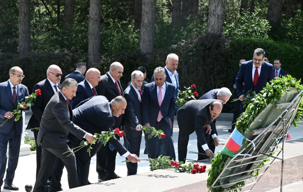 İordaniya Nümayəndələr Palatasının sədri Fəxri xiyabanı və Zəfər parkını ziyarət edib