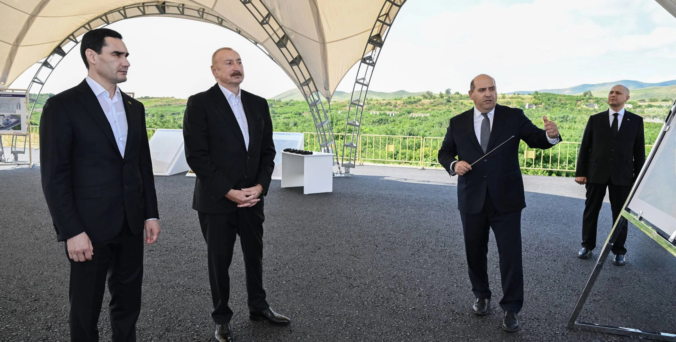 Azərbaycan və Türkmənistan prezidentləri Füzuli şəhərinin dağıdılmış yerlərinə baxıblar