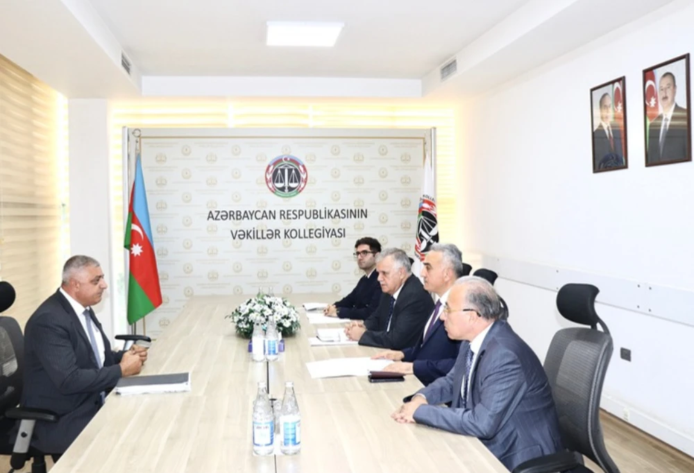 Vəkillər Kollegiyasının rəhbərliyi vətəndaşların müraciətlərini dinləyib