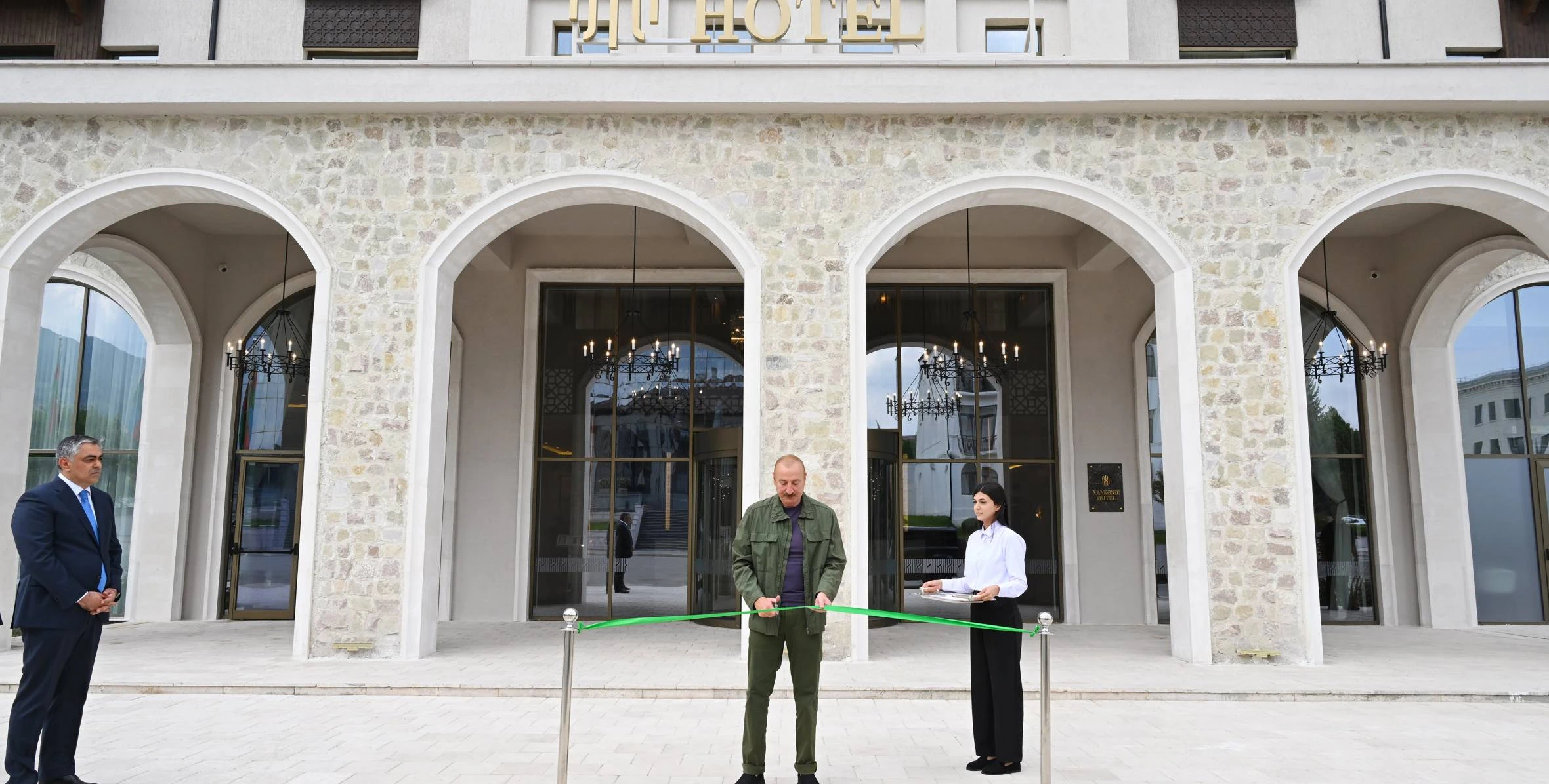 İlham Əliyev “Xankəndi” hotelinin açılışında iştirak edib