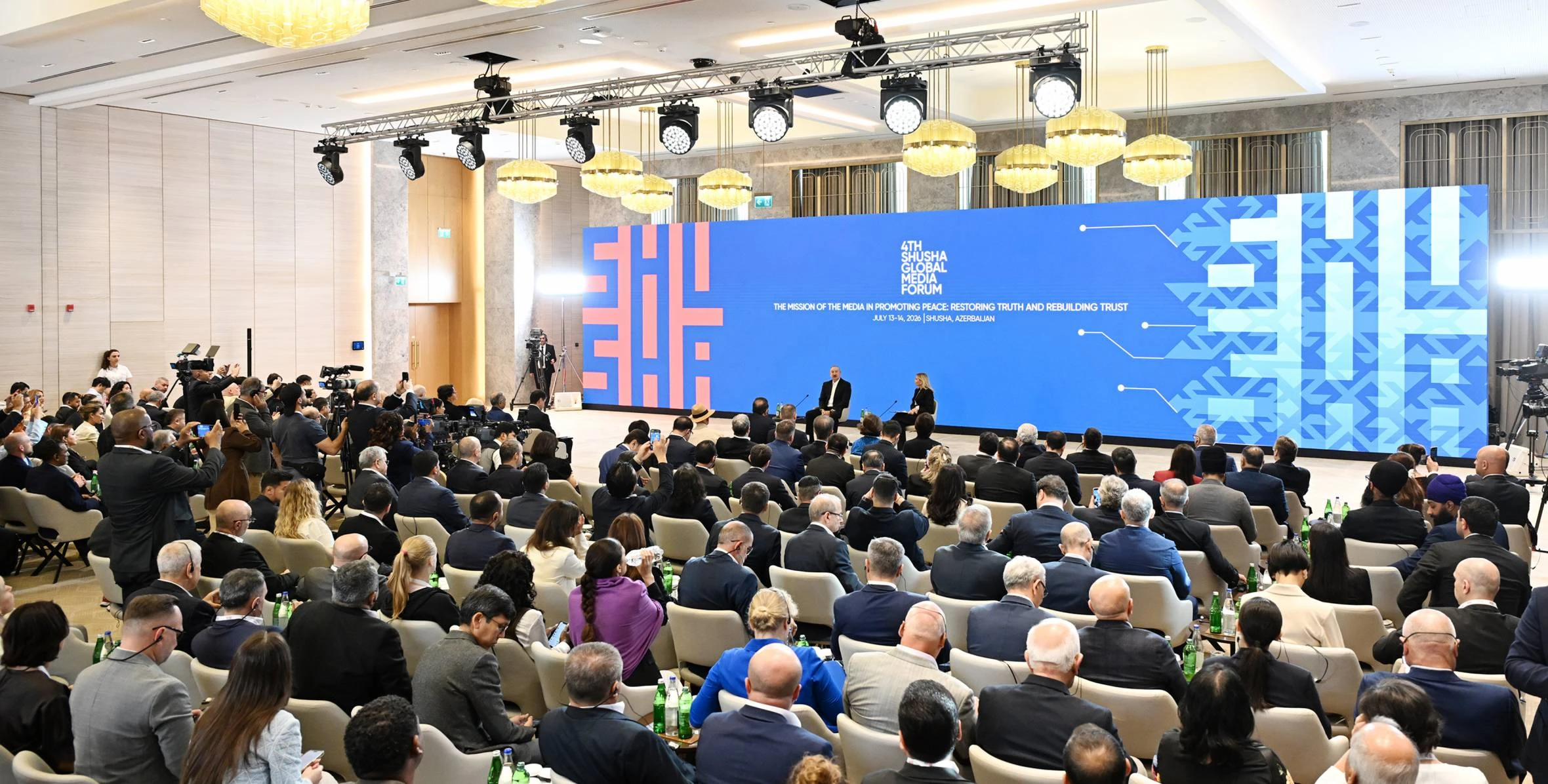 İlham Əliyev IV Şuşa Qlobal Media Forumunun açılışında iştirak edib