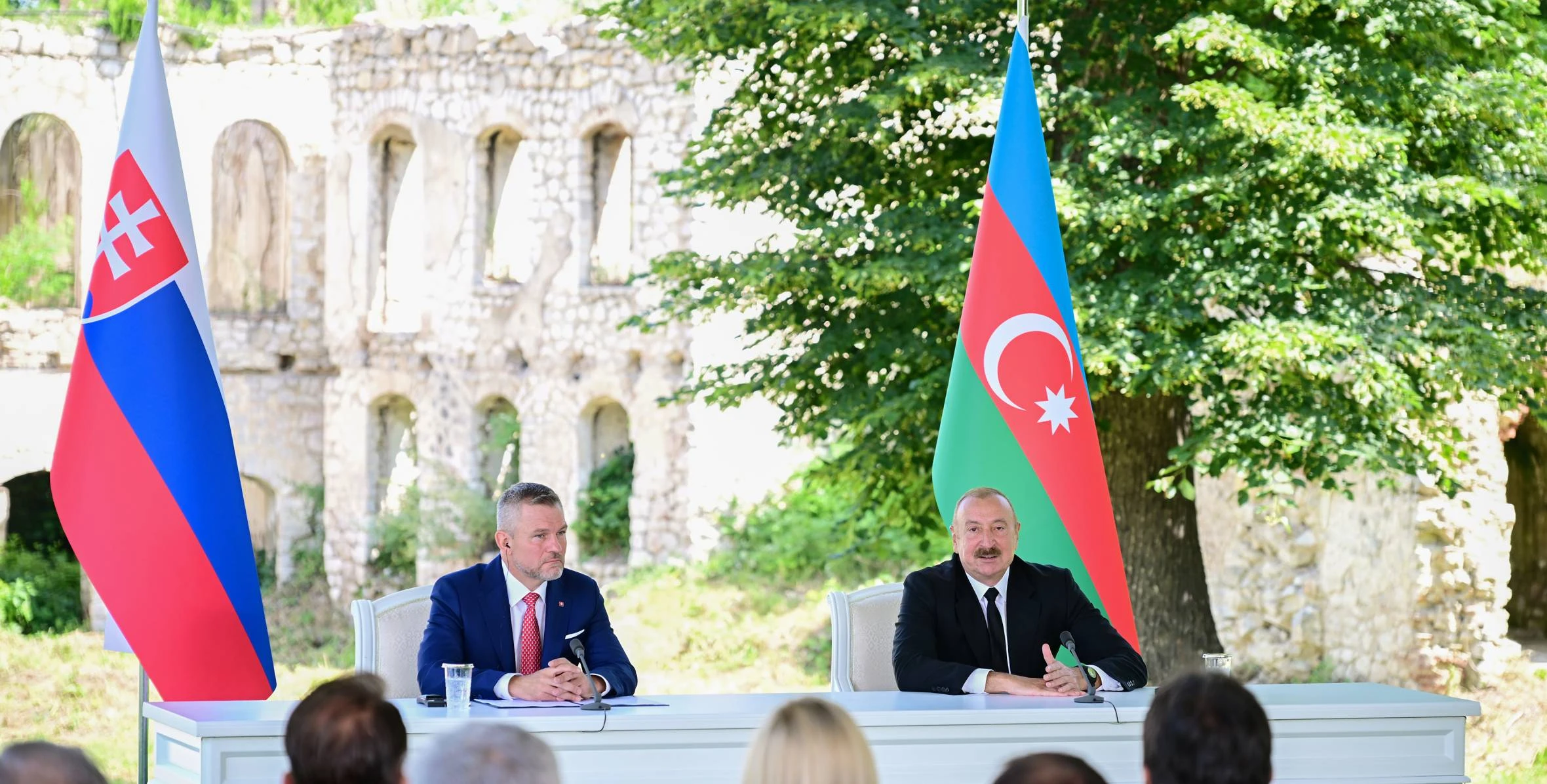 Azərbaycan və Slovakiya prezidentləri mətbuata bəyanatlarla çıxış ediblər
