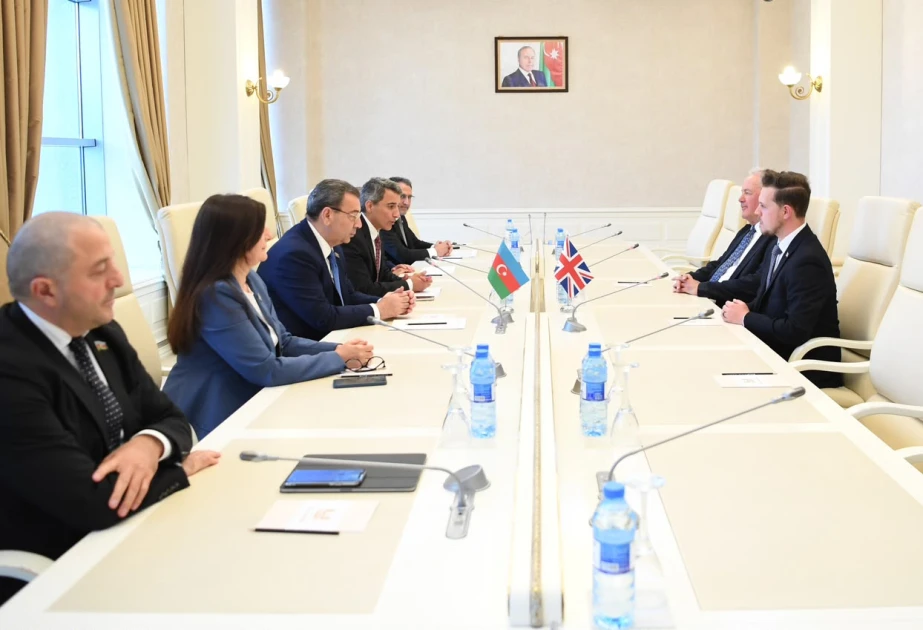 Böyük Britaniya ilə parlamentlərarası əlaqələr inkişaf edir