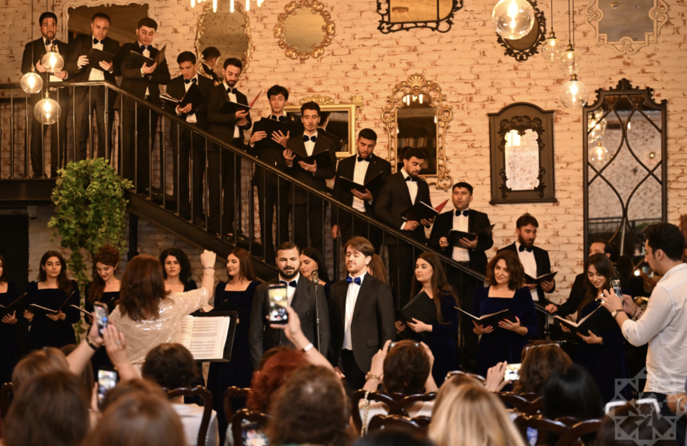 Ruhun yay pıçıltısı: Bakı Kitab Mərkəzində musiqi və poeziya gecəsi