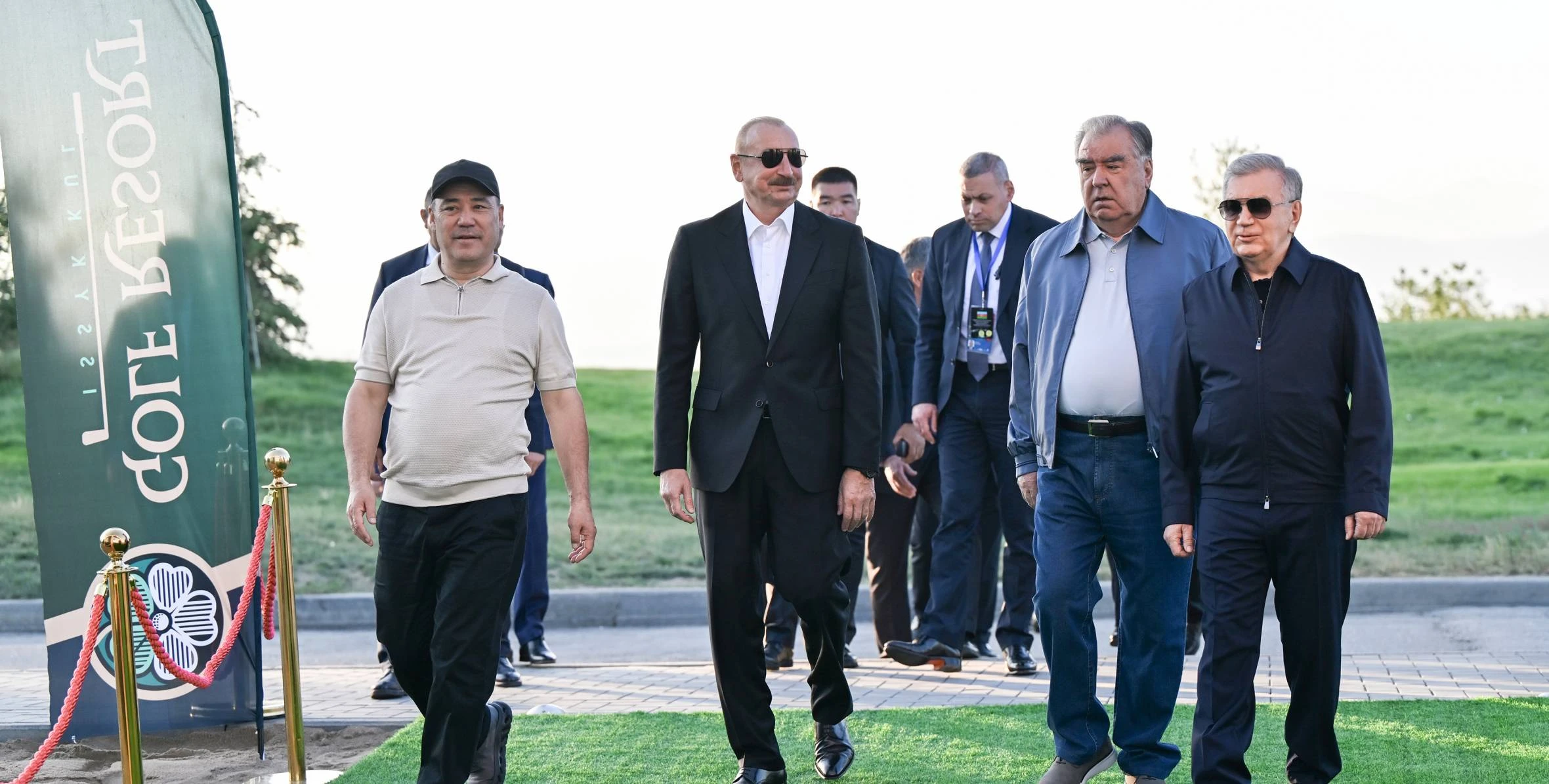 İlham Əliyev Qırğızıstan, Özbəkistan və Tacikistan prezidentləri ilə birlikdə Çolpon-Ata şəhərində Qolf Klubun açılışında iştirak edib