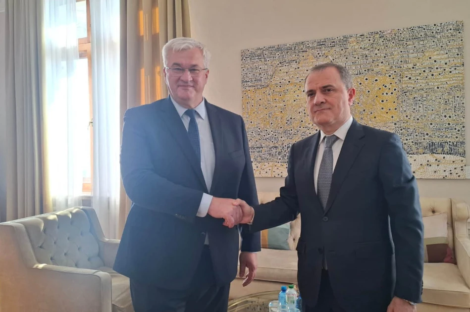 Azərbaycanın və Ukraynanın xarici işlər nazirləri ikitərəfli münasibətləri və regiondakı vəziyyəti müzakirə ediblər 