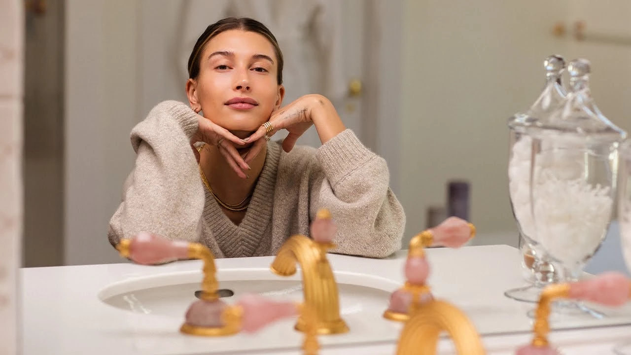 Hailey Bieber Səhər Gözəllik Rutini Paylaşdı