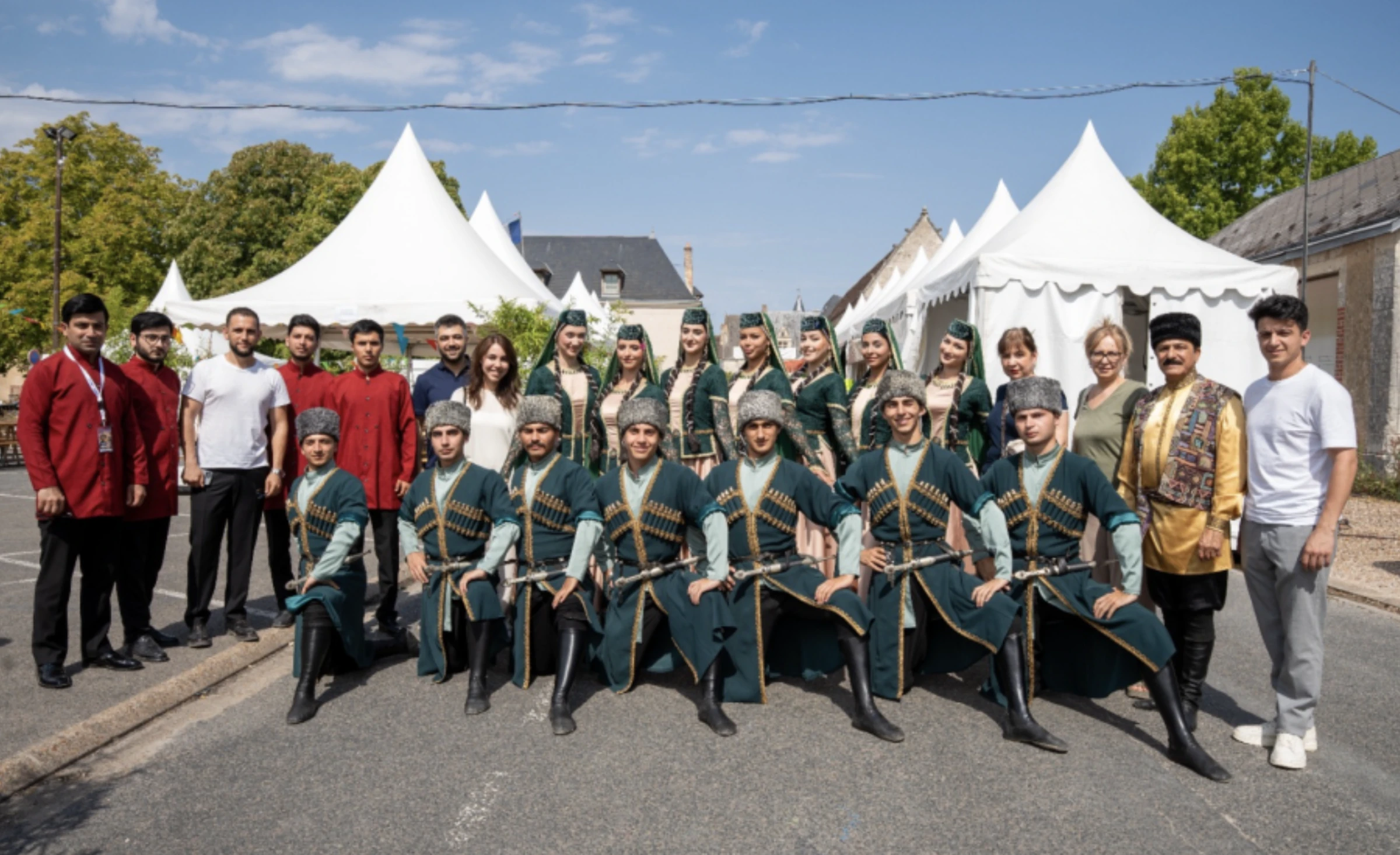 Azərbaycanın zəngin mədəni irsi Fransada keçirilən beynəlxalq folklor festivalında təqdim olunub