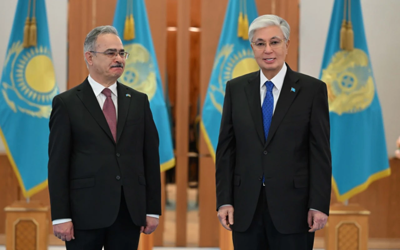 Azərbaycan səfiri etimadnaməsini Qazaxıstan Prezidentinə təqdim edib