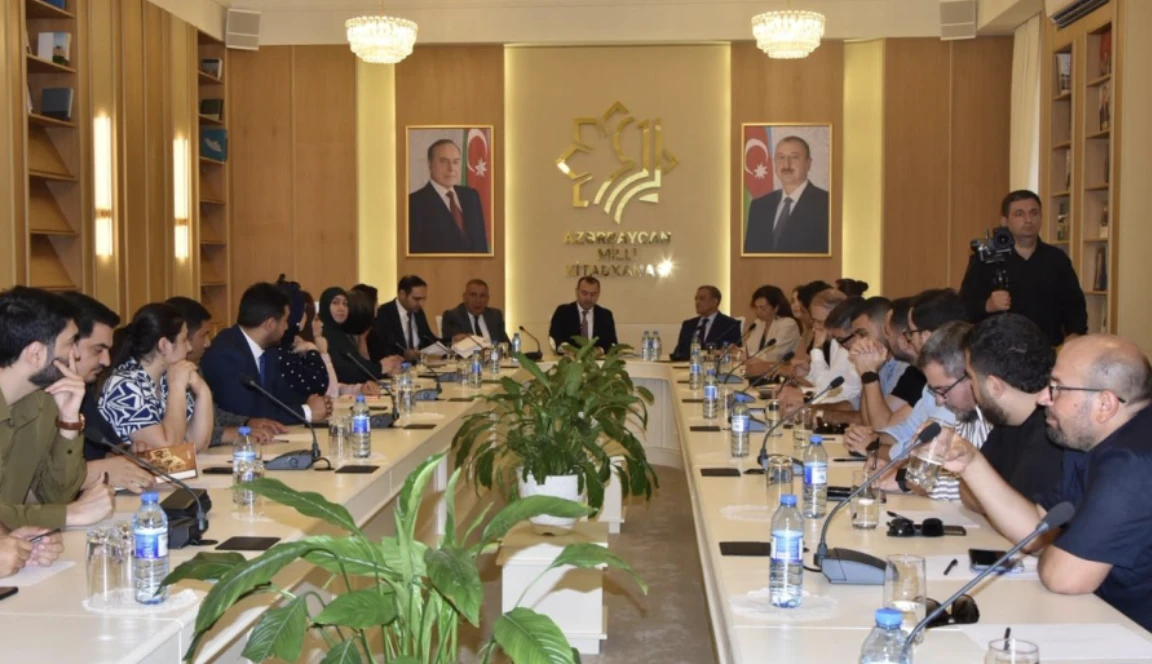 Mədəniyyət Nazirliyinin təşkilatçılığı ilə yazar və naşirlərlə görüş təşkil edilib