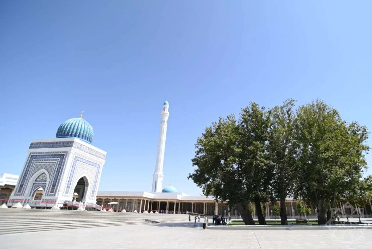 Azərbaycan jurnalistləri Səmərqənd yaxınlığındakı İmam əl-Buxari turizm kompleksini ziyarət ediblər