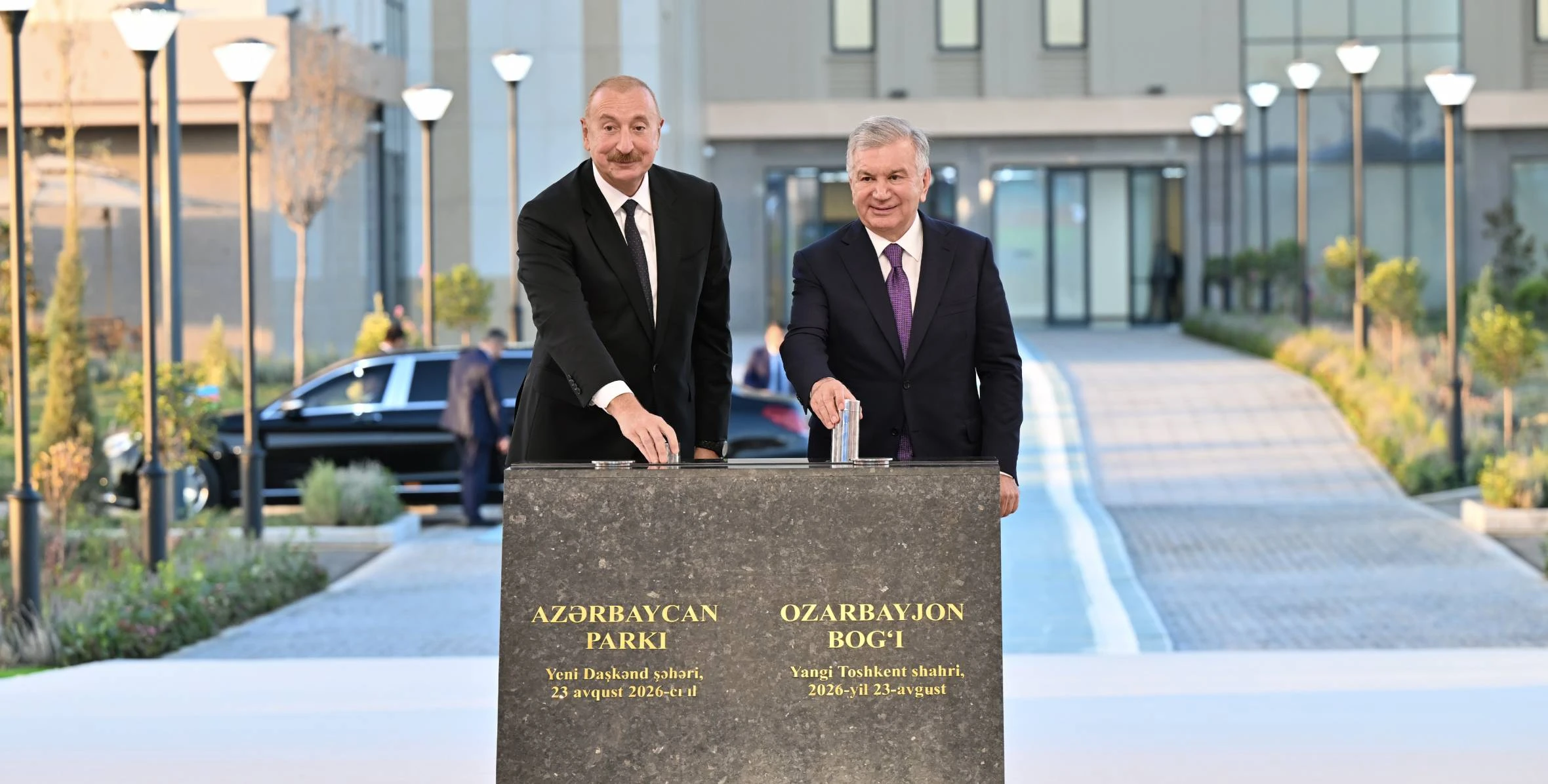 İlham Əliyev və Özbəkistan Respublikasının Prezidenti Şavkat Mirziyoyev Yeni Daşkənd şəhərində "Azərbaycan" parkının təməlini qoyublar