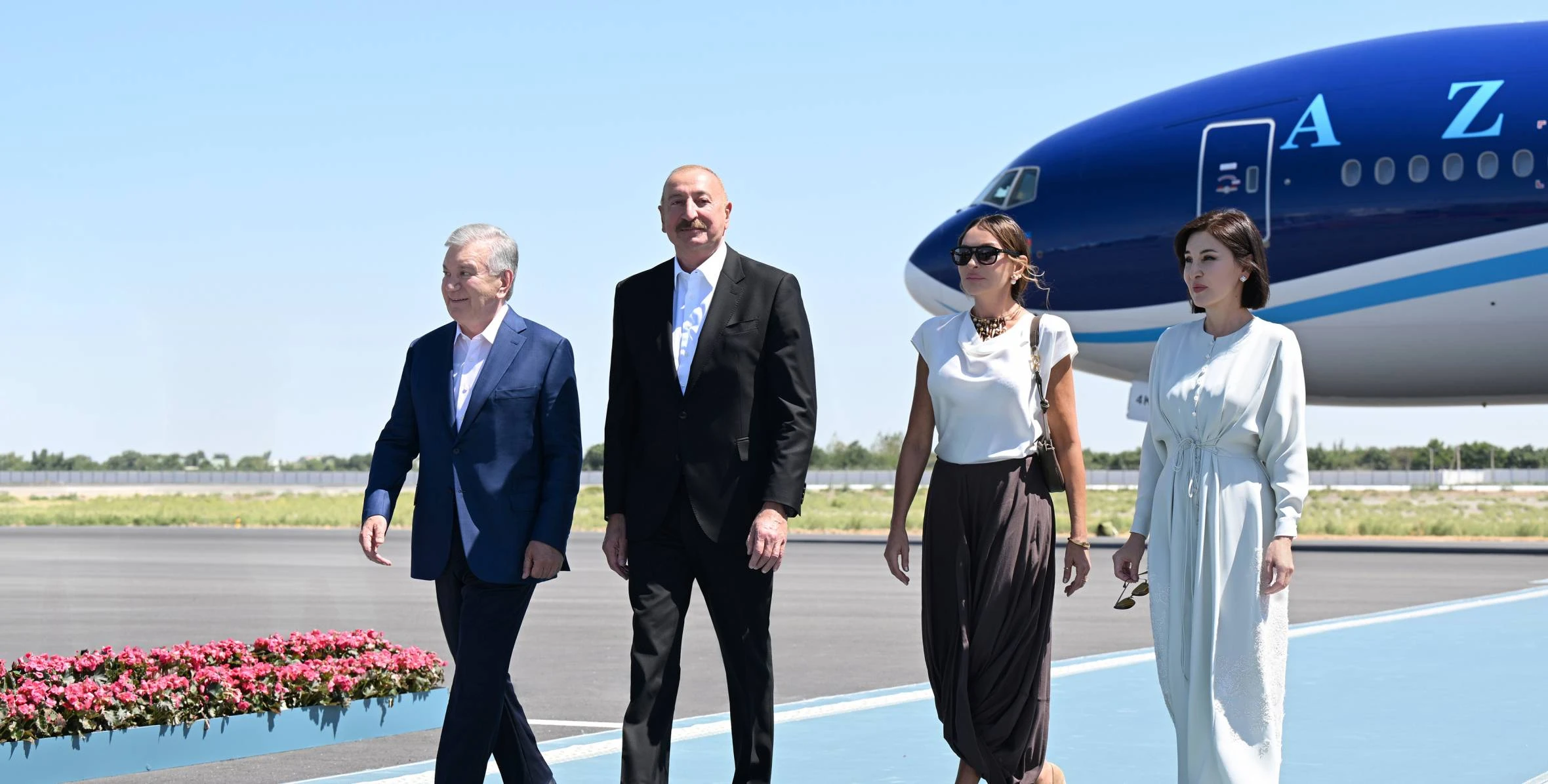 İlham Əliyev və birinci xanım Mehriban Əliyeva paytaxt Daşkənddən Buxaraya gəliblər