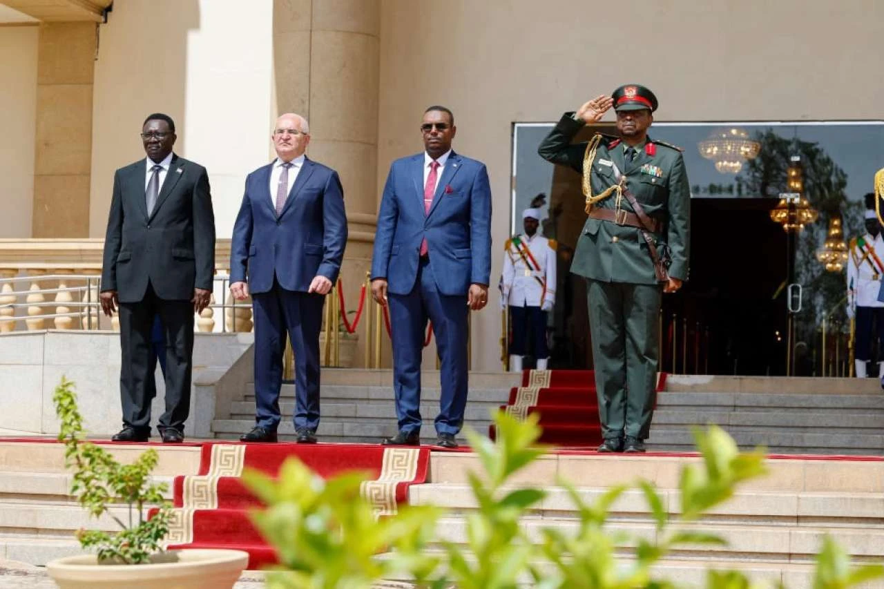 Azərbaycan səfiri etimadnaməsini Sudanın Suveren Keçid Şurasının Sədrinə təqdim edib