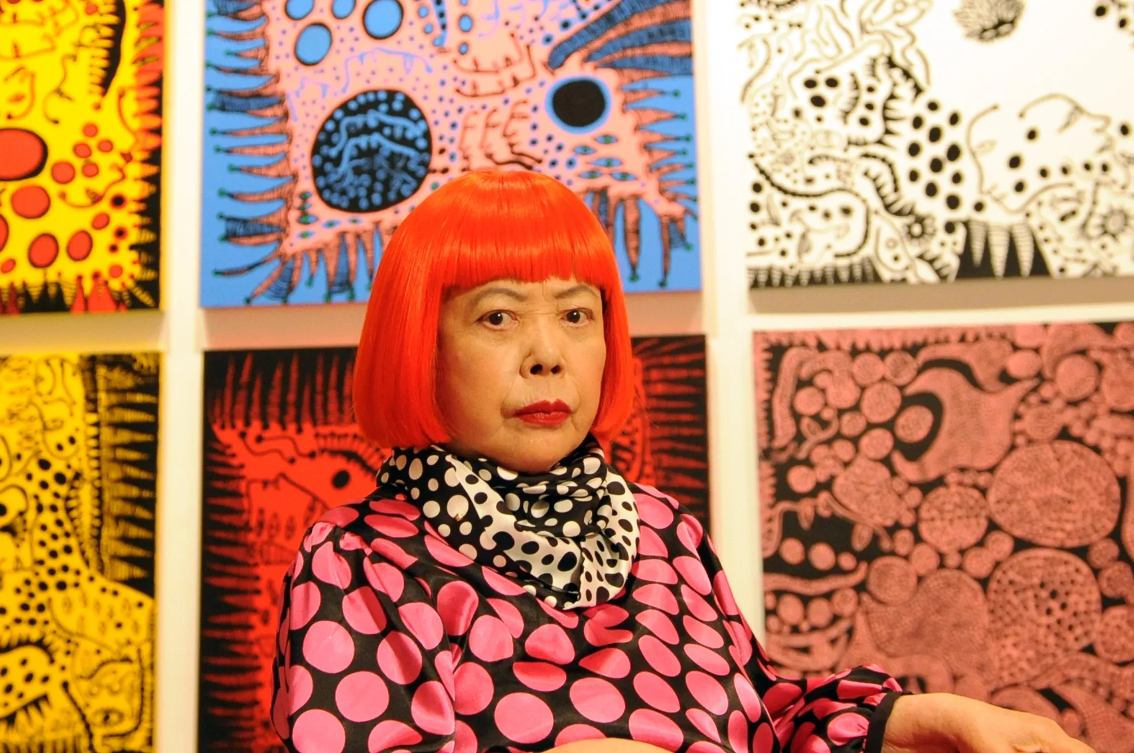 Sonsuzluğa Vida: Dünyaya Əbədiyyəti Nöqtələrdə Görməyi Öyrədən Rəssam Yayoi Kusama