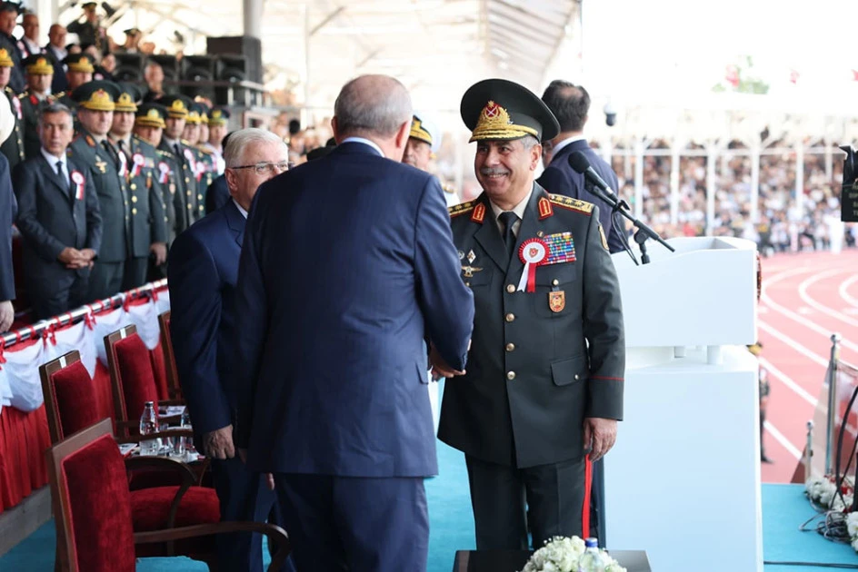 Azərbaycan müdafiə naziri Türkiyədə hərbi məktəblərin buraxılış mərasimlərində iştirak edib