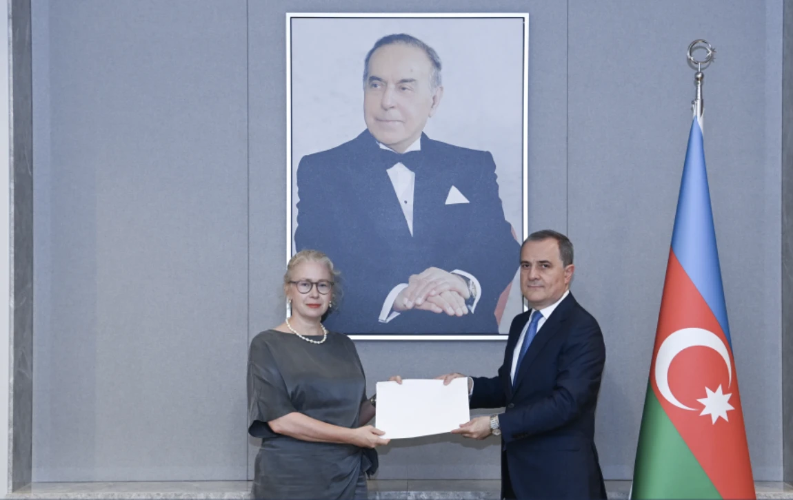 İsveç səfiri Azərbaycan ilə Ermənistan arasında normallaşma prosesi barədə məlumatlandırılıbİsveç səfiri Azərbaycan ilə Ermənistan arasında normallaşma prosesi barədə məlumatlandırılıb