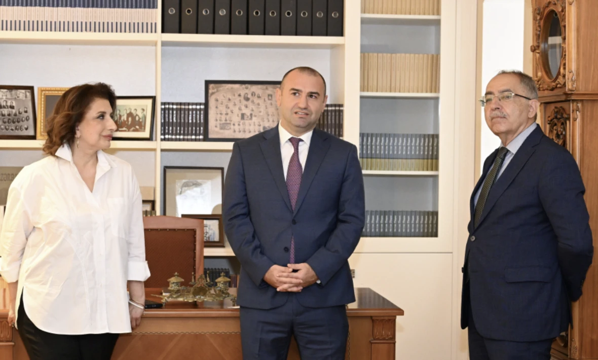 “Ədibin Evi”ndə xarici diplomatlar üçün Azərbaycan mədəniyyət kursları açılıb