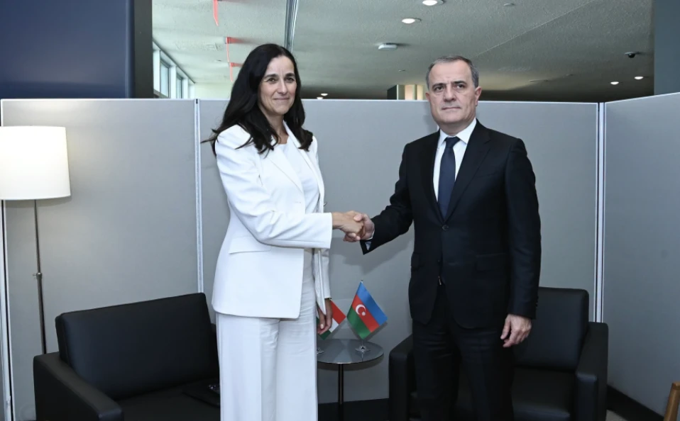 Ceyhun Bayramov macarıstanlı həmkarı ilə iki ölkə arasında əməkdaşlığın perspektivlərinə dair fikir mübadiləsi aparıb