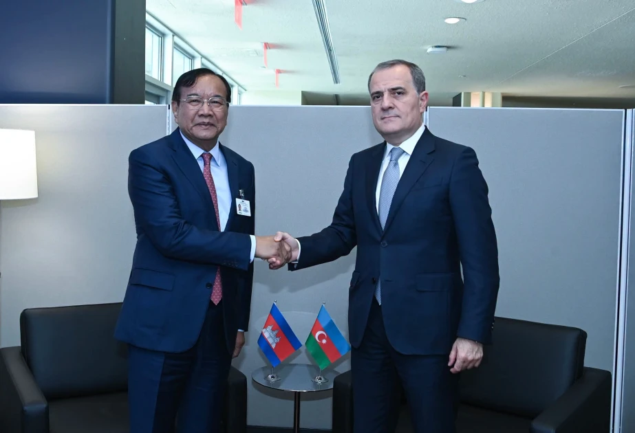 Ceyhun Bayramov kambocalı həmkarı ilə ikitərəfli və regional əməkdaşlığı nəzərdən keçirib