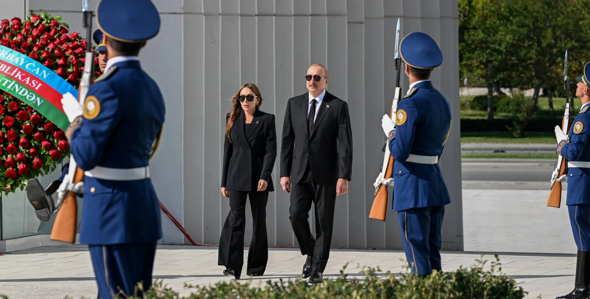 İlham Əliyev Anım Günü ilə əlaqədar Bakıdakı Zəfər parkında olub