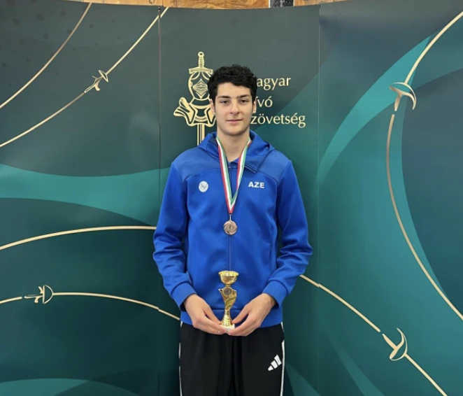 Azərbaycan qılıncoynadanı Macarıstanda bürünc medal qazanıb