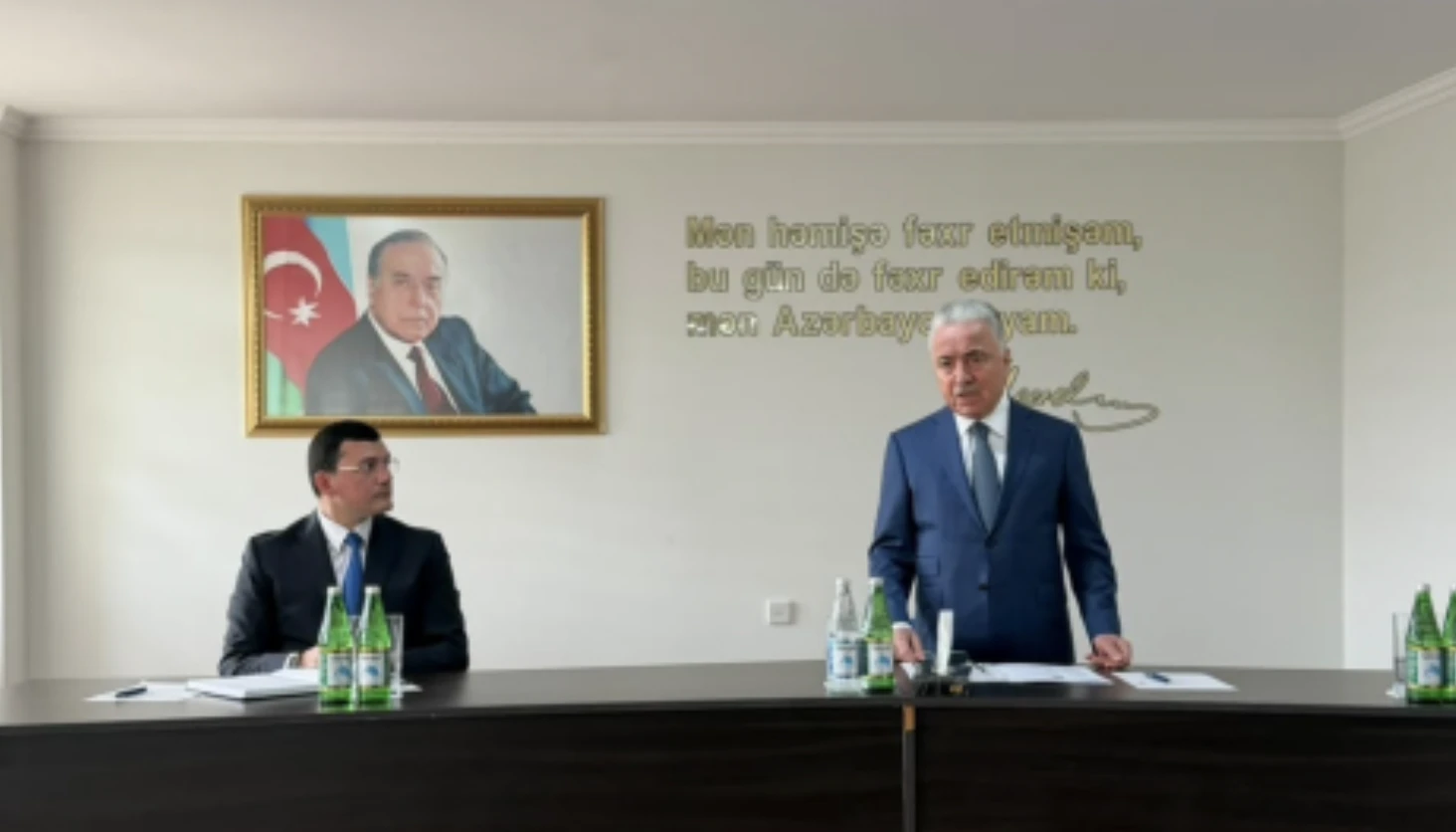 Qaradağ Rayon İcra Hakimiyyətinin başçısı kollektivə təqdim olunub