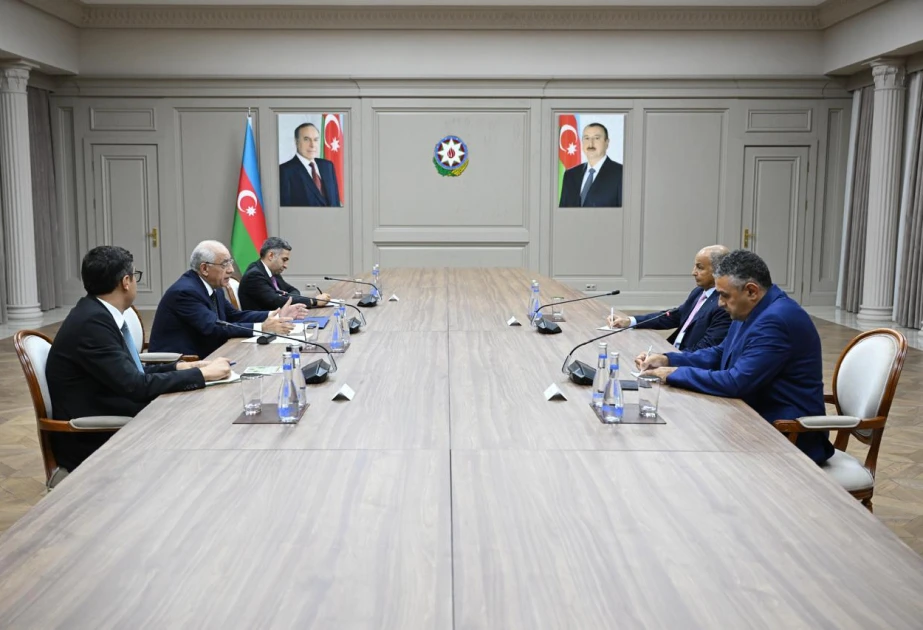 Baş nazir Əli Əsədov Beynəlxalq Üzgüçülük Federasiyasının prezidenti ilə görüşüb