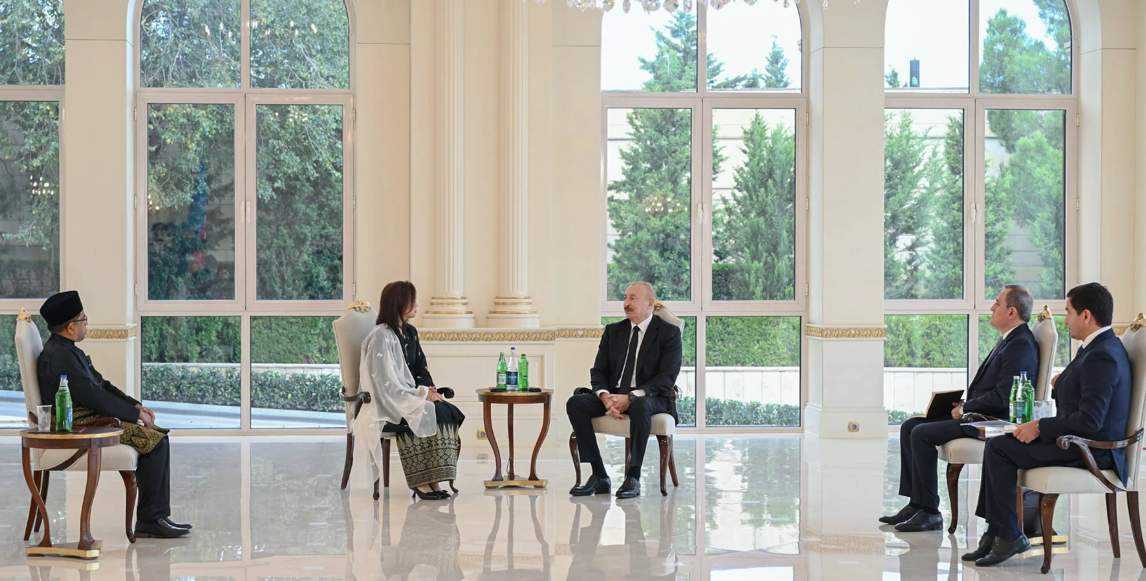 İlham Əliyev Malayziyanın Azərbaycanda yeni təyin olunmuş səfirini qəbul edib