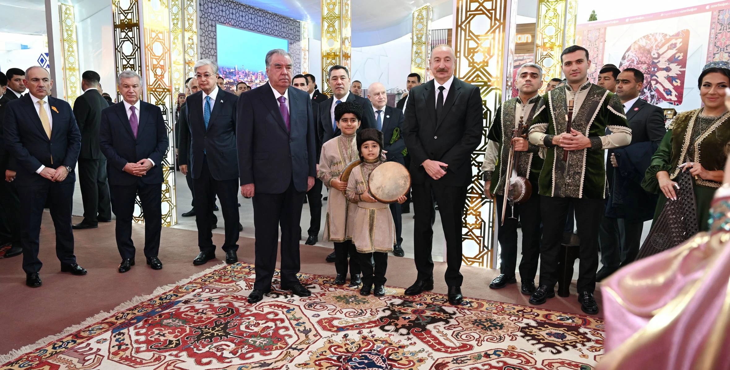 İlham Əliyev MDB Ölkələrinin Milli Kulinariya Festivalı ilə tanış olub, rəsmi qəbulda iştirak edib