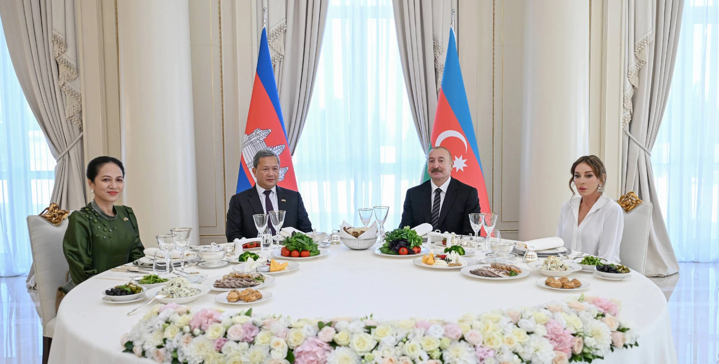 İlham Əliyevin adından Kamboca Baş nazirinin şərəfinə rəsmi nahar verilib