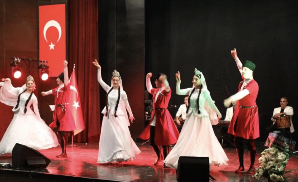 Qarsda “Azərbaycan incəsənət həftəsi”: Konsert və moda nümayişi