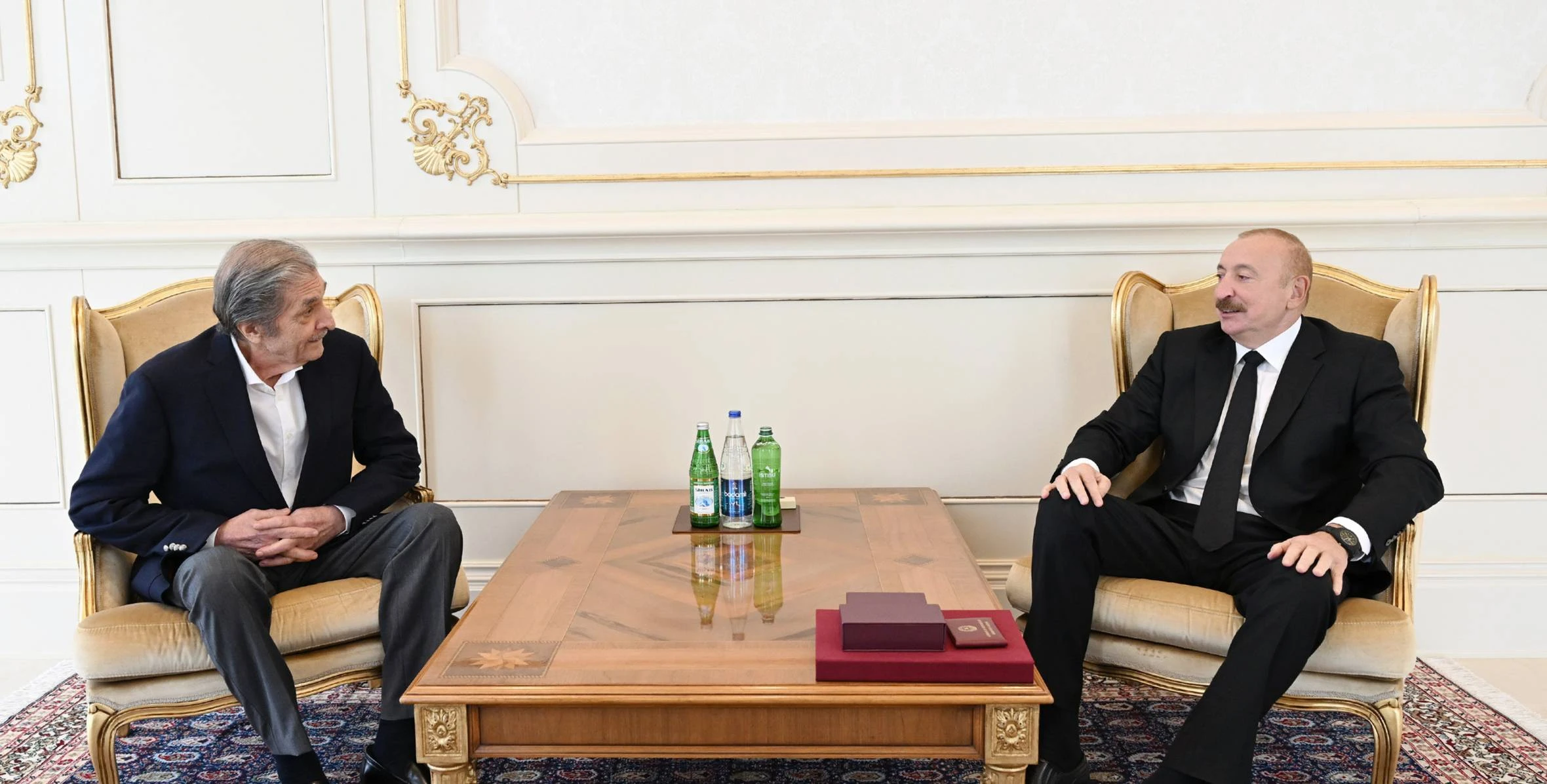 İlham Əliyev Fərhad Xəlilova “İstiqlal” ordenini təqdim edib