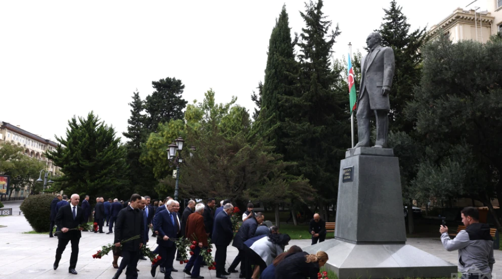 Bakıda Atatürkün abidəsi ziyarət olunub