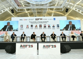 Birinci Azərbaycan Beynəlxalq İnvestisiya Forumu çərçivəsində plenar sessiya keçirilib