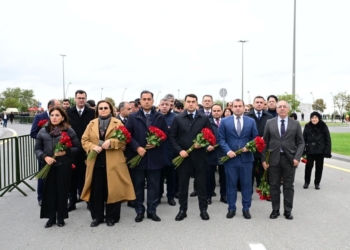 Mədəniyyət Nazirliyinin kollektivi şəhidlərin xatirəsini yad edib